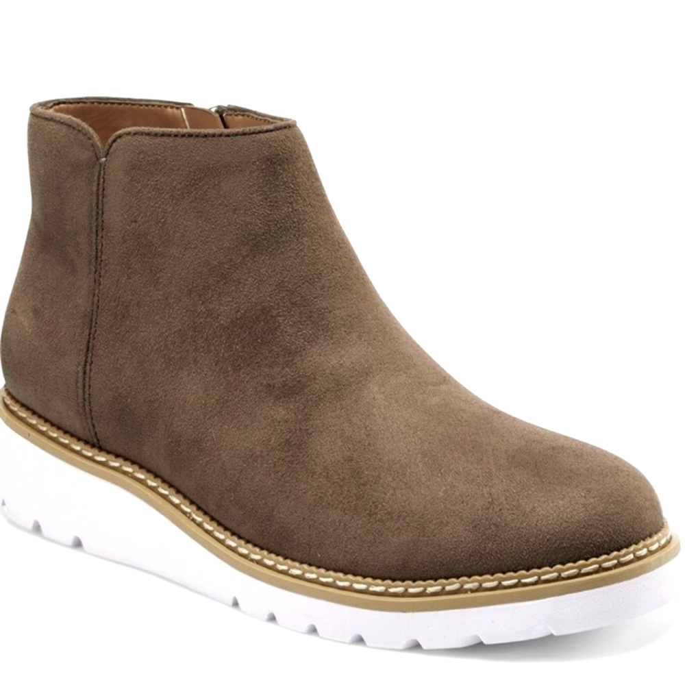 AEROSOLES ● Quinn